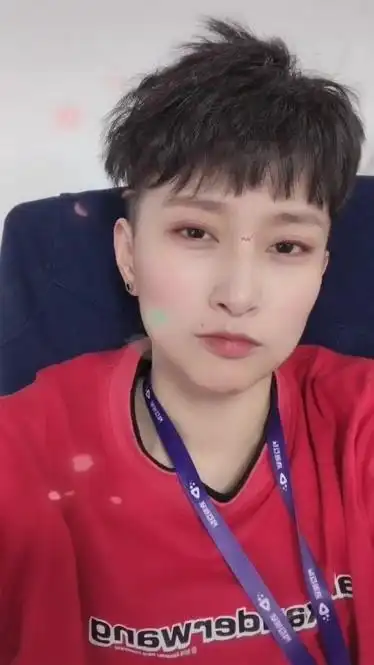 快点帮我艾特抖音最好看的臭姐姐～#这波操作稳了