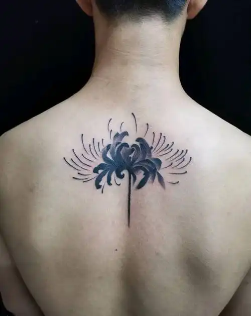 彼岸花纹身图片_背部纹身图案