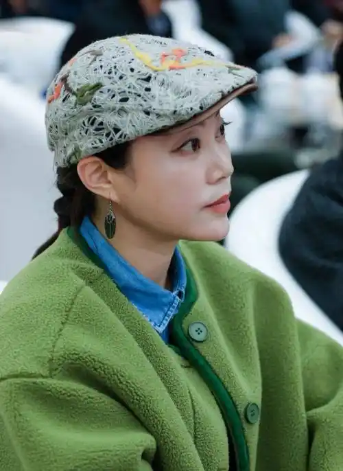 作品发表于《人民文学》《收获》《十月》《钟山》等.