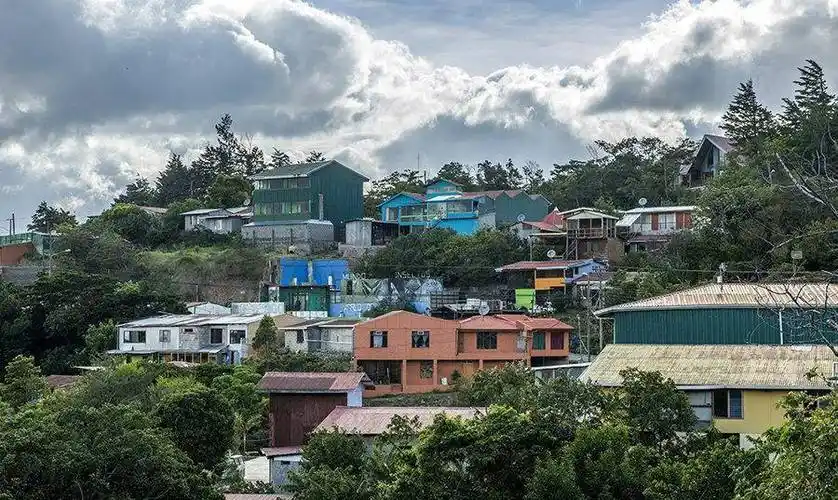 第一个取消军队的国家,至今未爆发战乱,如今与中国建交后富起来_哥斯