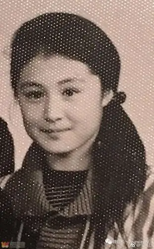 赵本山小姨子旧照曝光谢大脚年轻时候竟这么美