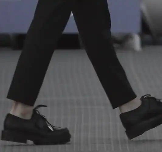 这张图蔡徐坤的脚白到让人以为是穿白袜09