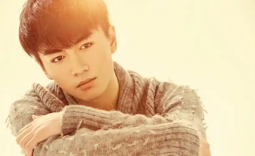 陈晓治愈系写真 展暖男笑意