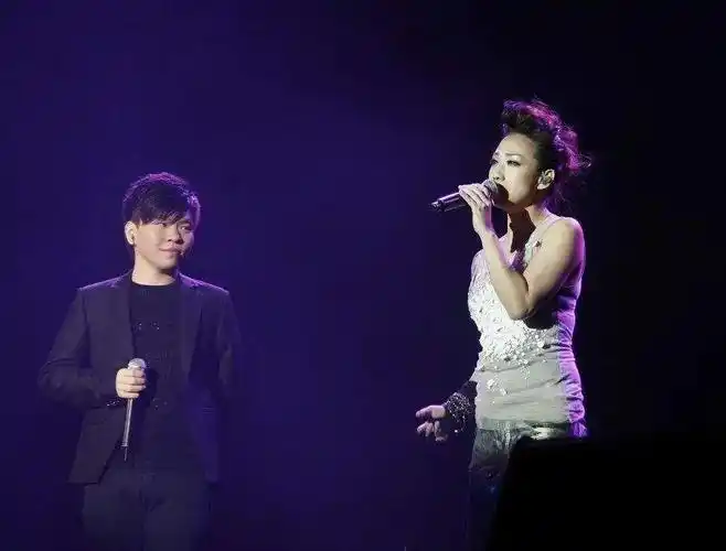 电台 | 有幸和王菲对唱的他,会是张亚东接班人吗?