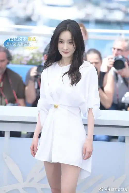 杨幂酱园弄戛纳见面会##杨幂薄纱白裙