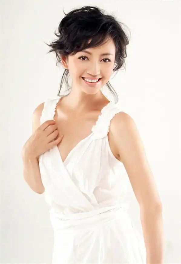 没有经典角色,所以在娱乐圈一直不温不火,但是她的婚姻家庭却非常幸福