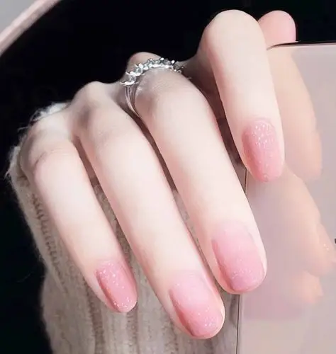 2021简约仙气款粉色渐变美甲图