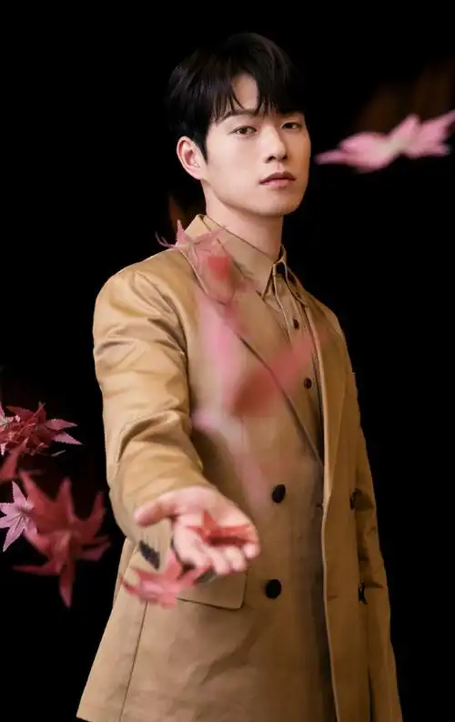 简介:魏大勋帅气养眼时尚写真图片,分享一组魏大勋图片给大家,图中的