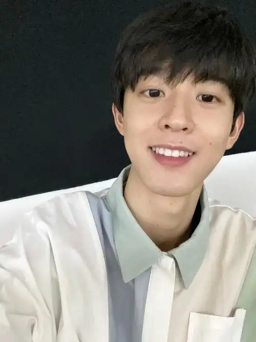 听说大家都认为吴宇恒很会自拍那就让我来揭秘吴宇恒的自拍秘籍建议