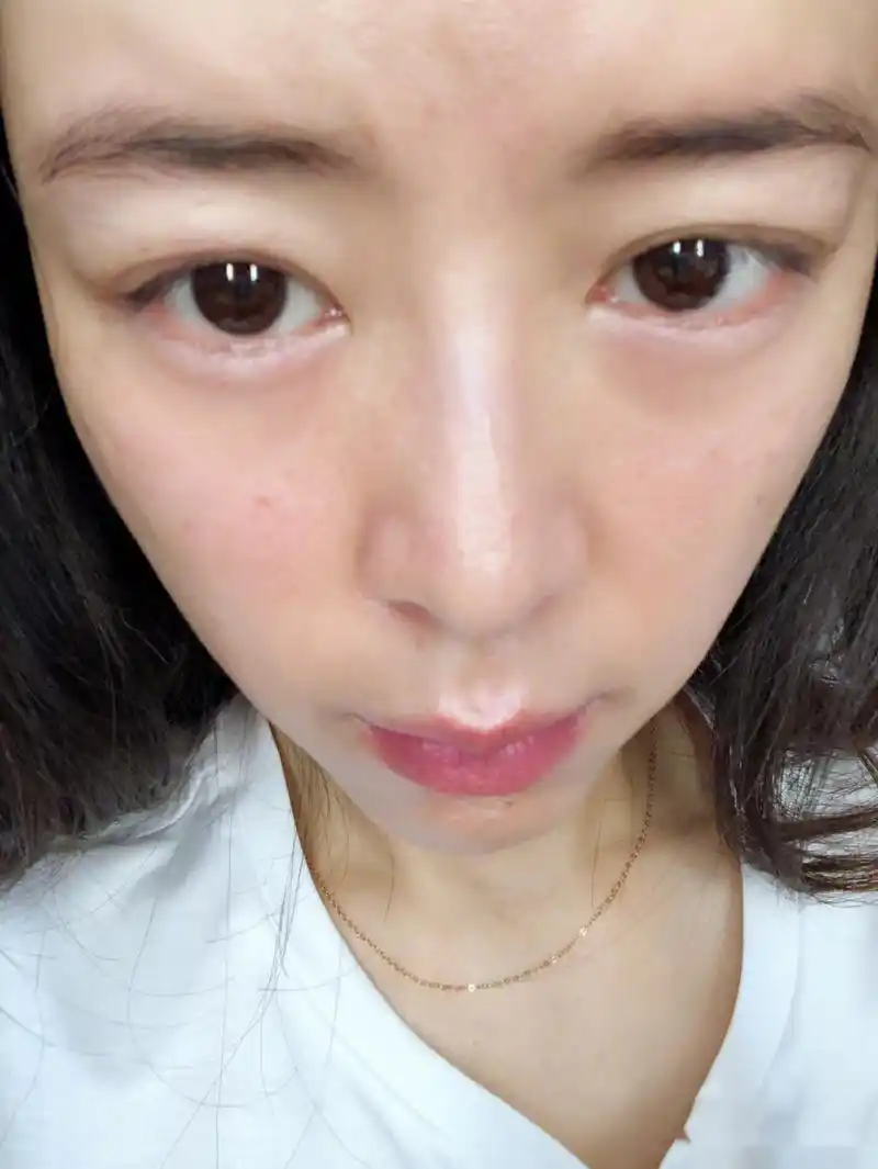 死去活来的拍了两天哭戏,早上起来一看眼睛已经肿的