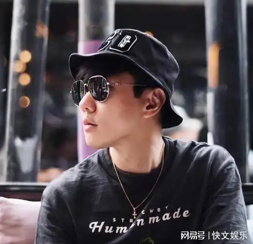 43岁林俊杰前往巴厘岛旅游穿短袖出镜显清爽晒美照享受生活