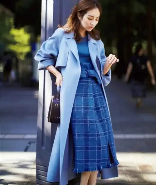什么颜色时髦又洋气看日本博主的蓝色系搭配给你答案穿衣搭配|初春穿