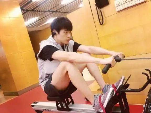 魏大勋从226斤减到142斤分享心酸减肥史瘦下来世界都变友好了