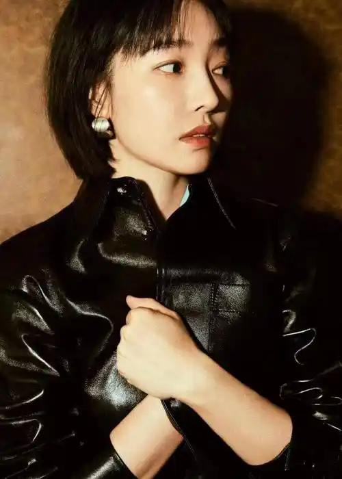 女神无论穿什么衣服都很漂亮.白百何的页面简介很惊人.