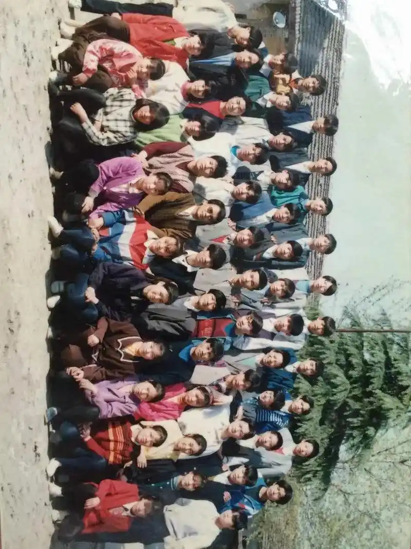 最珍贵的照片,却是我们再也回不去的青春,看着毕业照满满的回忆