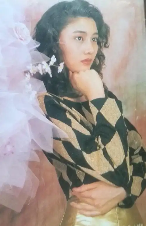 李嘉欣早期10幅绝美的杂志挂历照片,美到"人们赞她都是词穷"