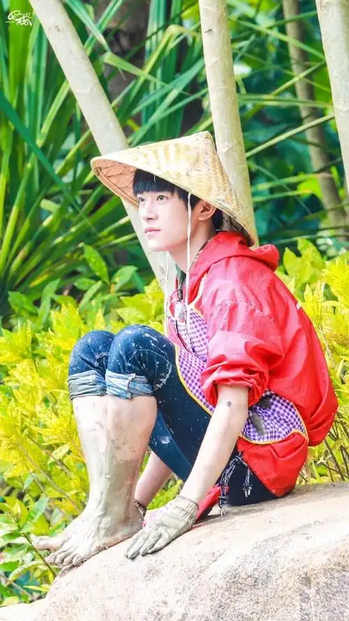 脚丫子要翘上天了宝宝@tfboys-易烊千玺#四字 易烊千玺 yyqx 四字弟弟