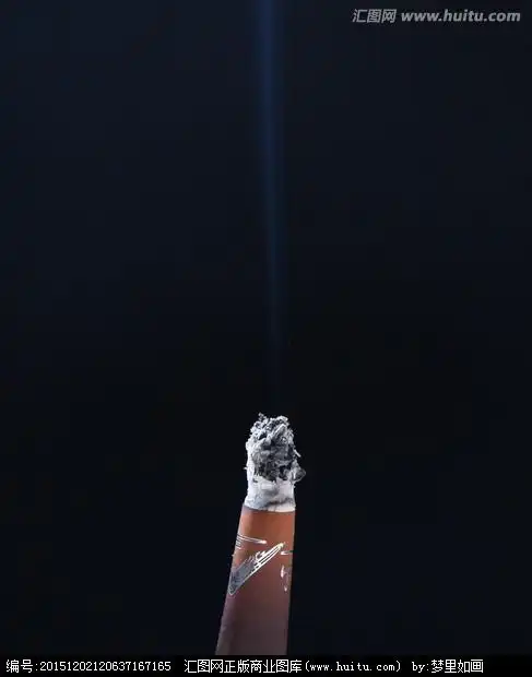 一支燃烧的香烟图片香烟在指尖燃烧的图片