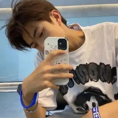 qq真人头像男生帅气冷酷