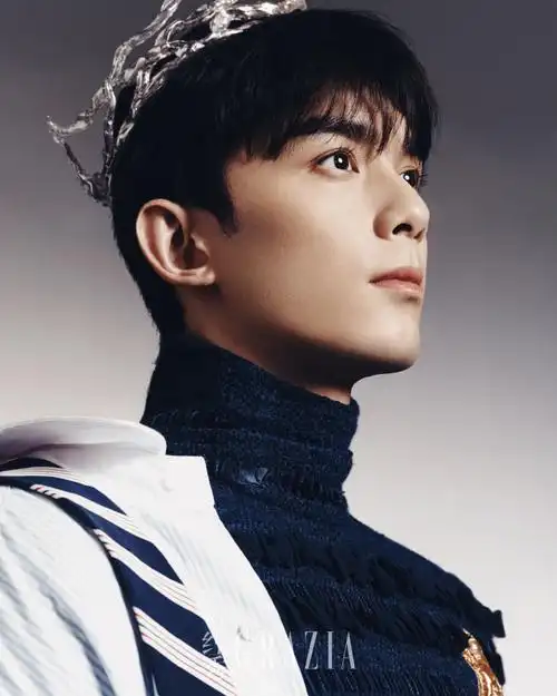 吴磊白色镂空背心##吴磊顺毛小王子造型