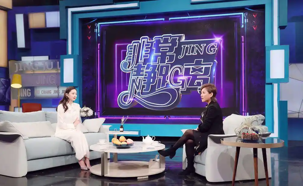 至于访谈节目中的大前辈鲁豫,李静等人,她们更适合与明星们聊天,至于