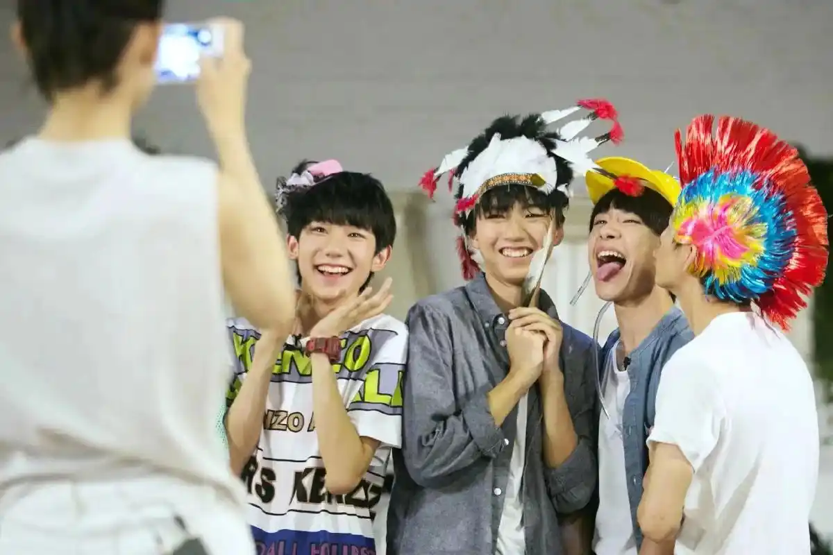 奇奇怪怪的可爱瞬间72#tfboys #凯源玺 #三胞胎三兄弟 - 抖音