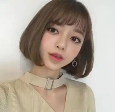 最新短发发型图片女,黑短直发慵懒更有型