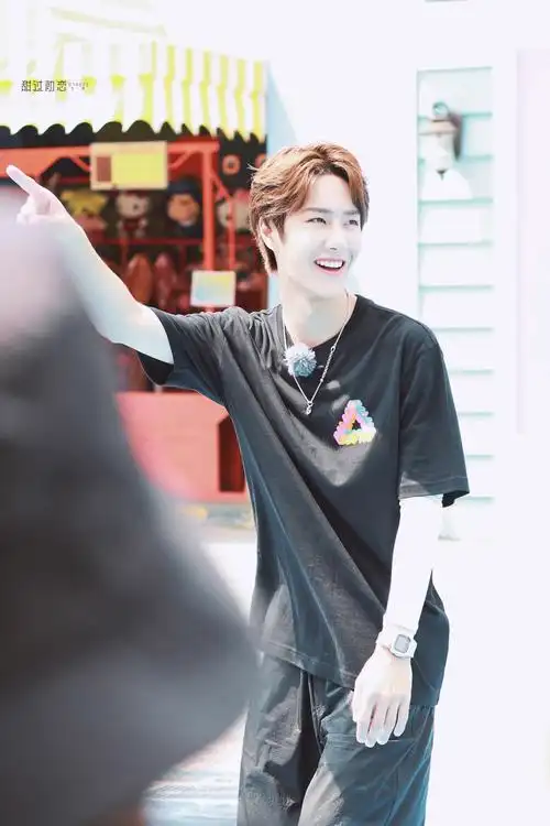 190704 极限青春录制 @uniq-王一博 王板仔俏皮又水灵 cr:logo