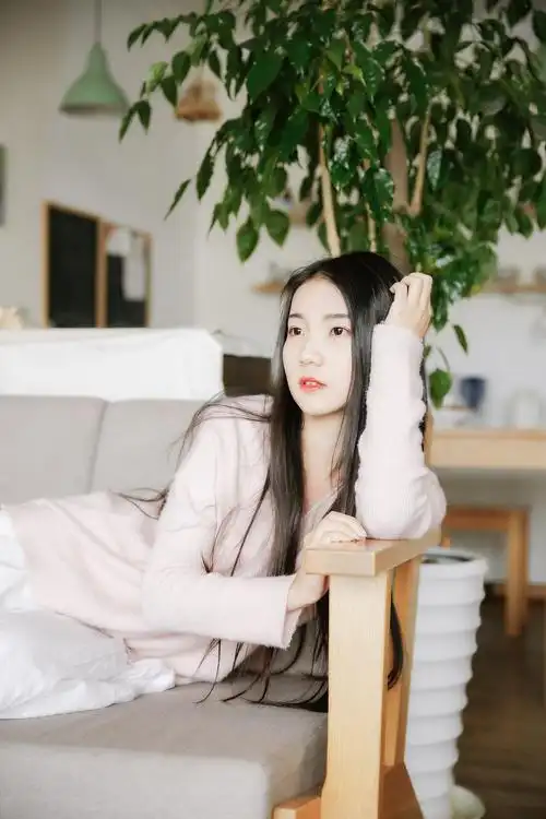 长发宅男女神气质迷人私房照写真图片