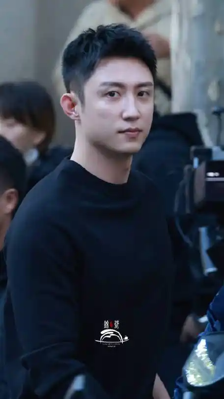 231119#黄景瑜江成屹#今日份@johnny黄景瑜黄景瑜_锦瑟的微博视频