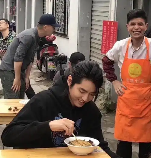 承认年纪大了难逃一胖的吴亦凡,胖出了一部流量明星转型史