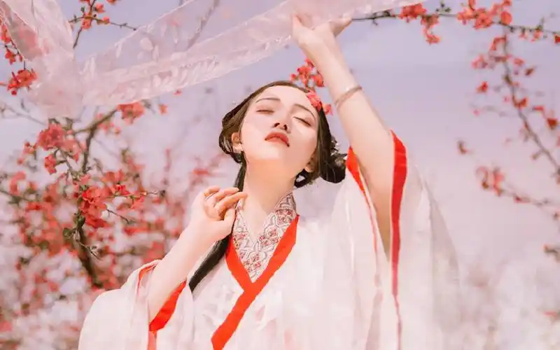 【共5图】古风美女图片  淡雅与高贵并存