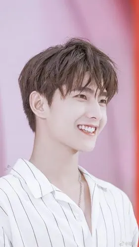 有没有ymls来这楼放一下杨洋神图