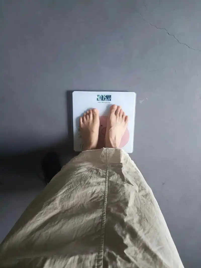 最近见到我的人都说我瘦了,我笑了笑说在减肥,他们问我怎么减的