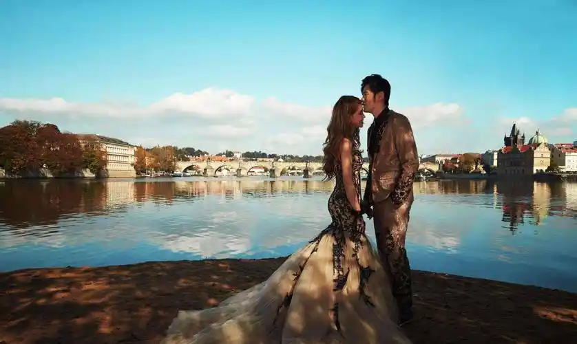 周杰伦昆凌一家万圣节搞怪上热搜,女儿嘴巴像周董,鼻子像昆凌_哥特