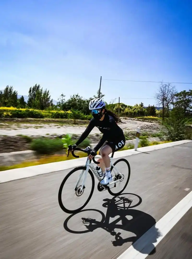 骑行"河西走廊"张掖七彩丹霞