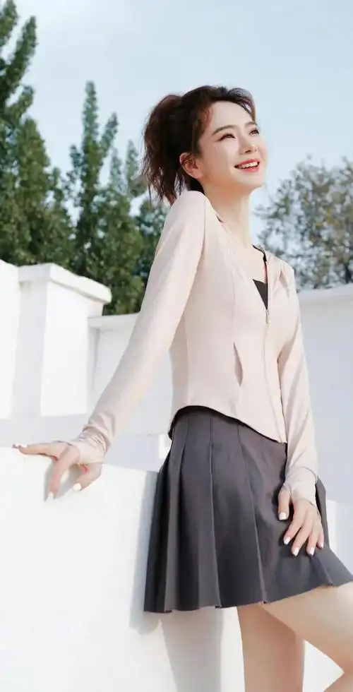 戚薇短裙美照来了