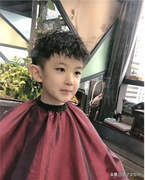 可爱男生发型图片,男孩发型图片(小男孩别剪锅盖头了)