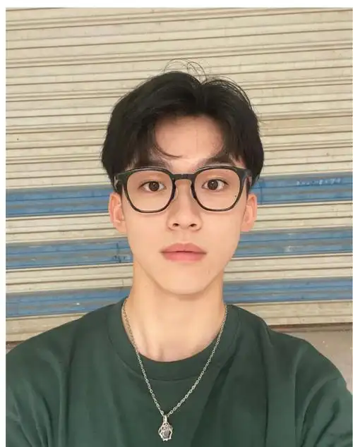 今夏爆火男士发型16款(男士圆脸适合的短发图片)