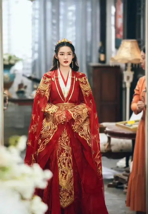 李沁于登登红色嫁衣破碎感##李沁请君红色嫁衣氛围感剧照