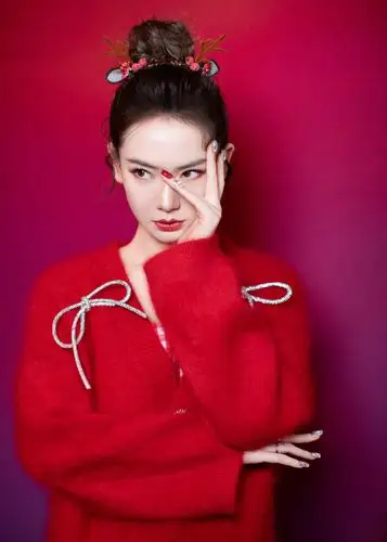 > 戚薇红裙性感美艳写真图片(3/6)