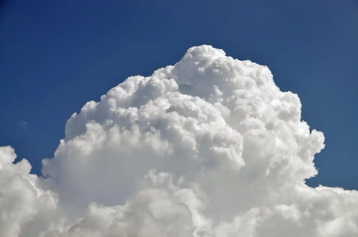 一朵云可以有多重 看似飘逸的云朵,真实重量却超乎你想象  在夏天,总