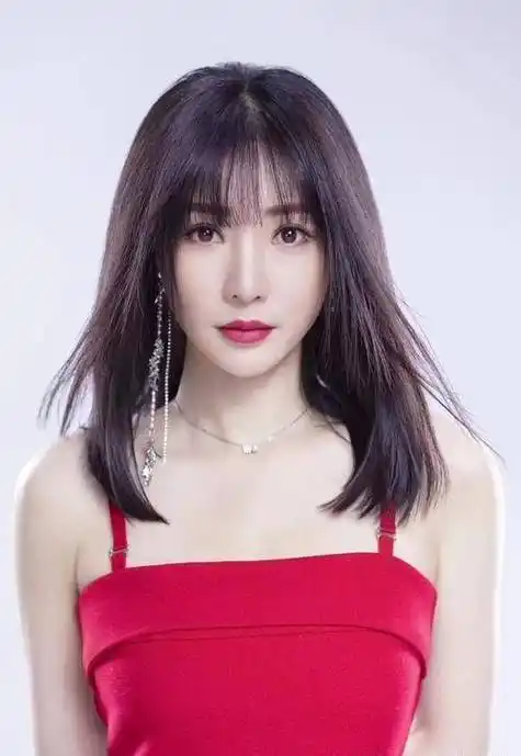 原创遭受公众非议被封1399天40多岁的柳岩靠什么翻身