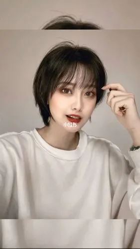 老师根据脸型设计发型高冷公主切带一点个性发量多的可打薄喜欢短发的