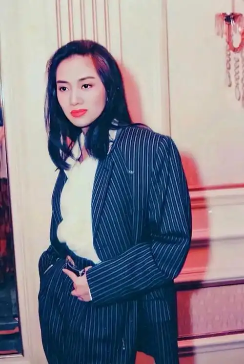 梅艳芳壁纸,她不仅是香港的女儿,更是华语乐坛的瑰宝