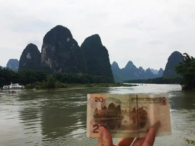 20元人民币背面取景处