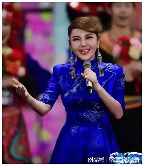 乌兰图雅,这位来自内蒙古科尔沁大草原的歌手,以她独特的嗓音和对音乐