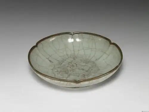 南宋 官窑 青瓷花式洗高4.3公分 口径17.8公分 足径11.