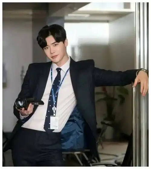 魅力无限的韩国欧巴你眼中的李钟硕是帅哥吗