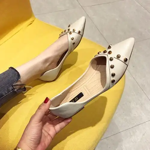 代购2019春夏新款百搭韩版尖头平底单鞋女浅口铆钉软底大码工作鞋